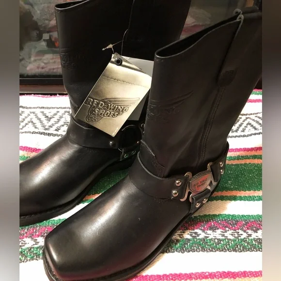 RED - WINGS 🪽BOOTS - Picture 3 of 16